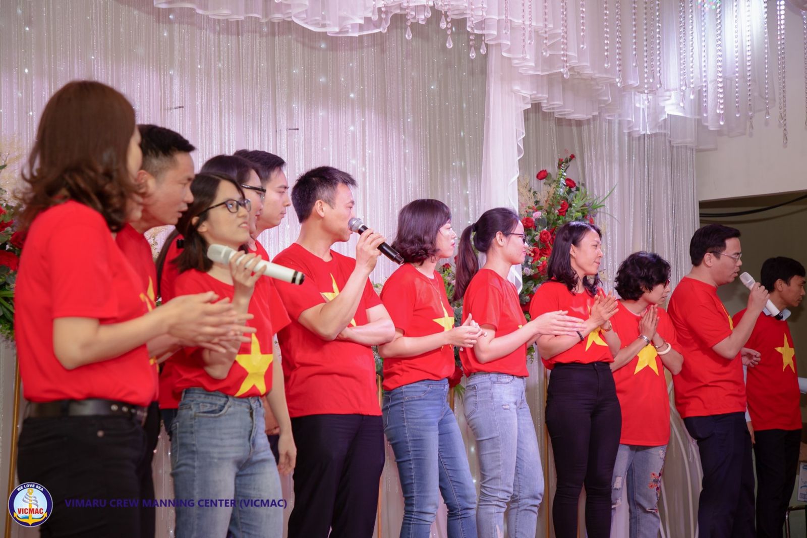  Tốp ca cán bộ, nhân viên văn phòng chào mừng qua ca khúc "Việt Nam Ơi"