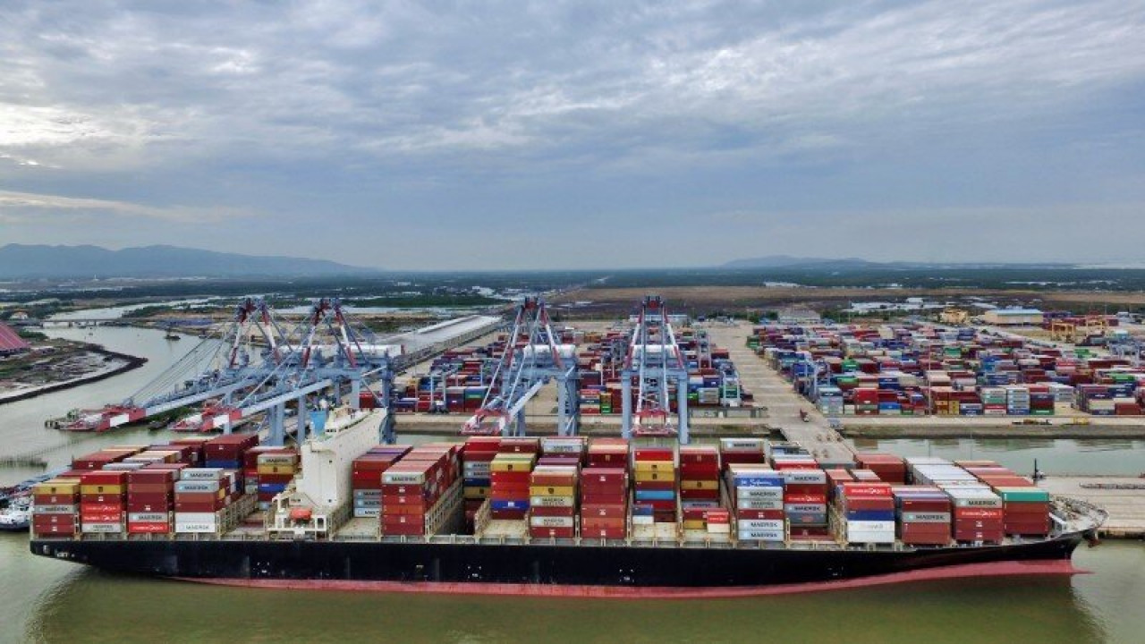 Vận tải biển đi châu Âu biến động thế nào sau sự cố kênh đào Suez?